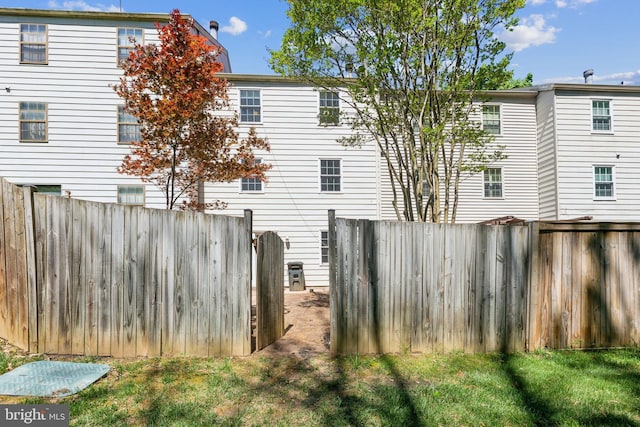 9427 Candleberry Ct, Burke, VA 22015 - back of property featuring fence and a lawn
