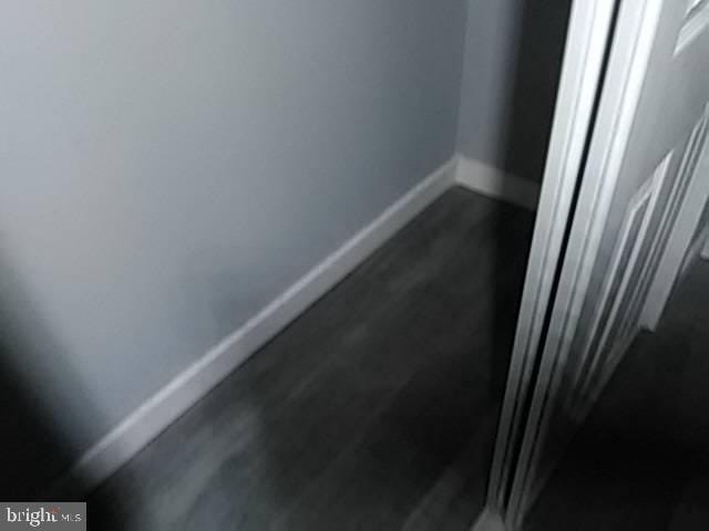 room details featuring baseboards