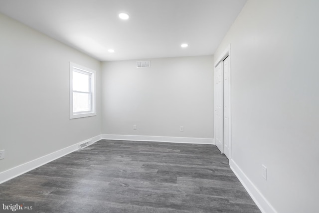 spare room with baseboards, visible vents, and recessed lighting