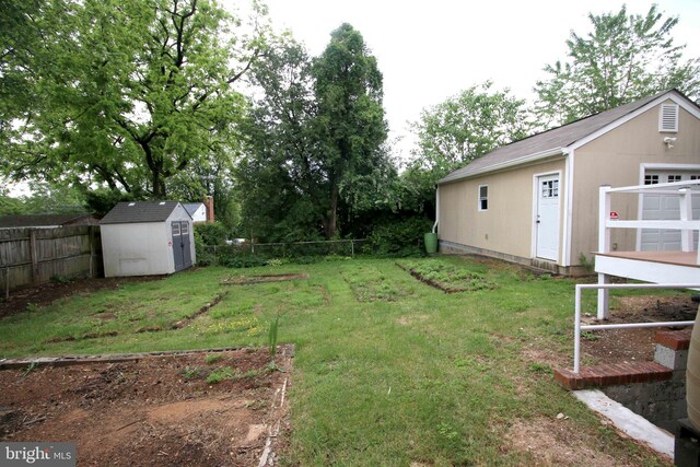 view of yard featuring an outbuilding and a shed