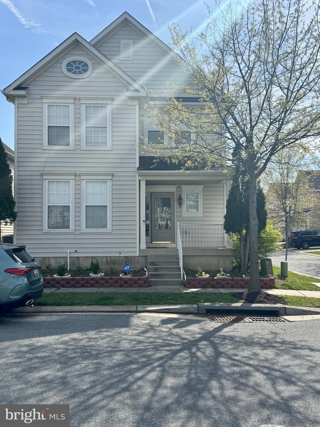 view of front of home with covered porch