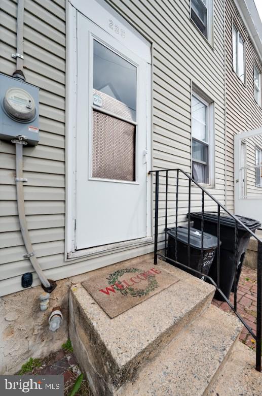 235 Maple St, Reading, PA 19602 - view of doorway to property