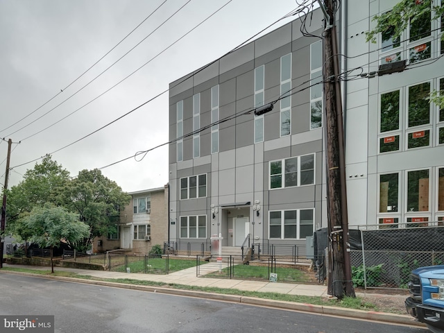 2109 M St NE Unit 5, Washington, DC 20002 - view of building exterior featuring a fenced front yard