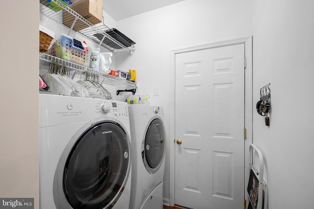 3211 Havenwood Ct, Edgewater, MD 21037 - laundry room with washing machine and dryer