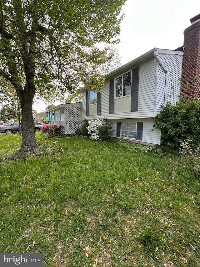 1207 Sunrise Ct, Herndon, VA 20170 - split level home featuring a chimney