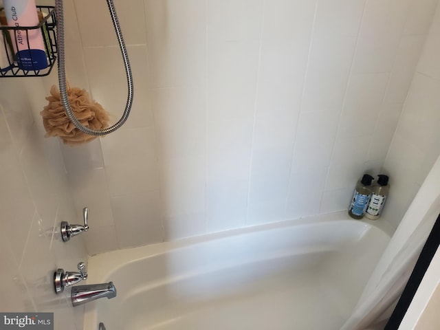bathroom featuring shower / tub combo with curtain