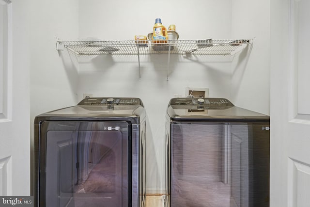 1728 Catherine Fran Dr, Accokeek, MD 20607 - laundry area featuring washing machine and clothes dryer and laundry area