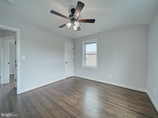 empty room with dark wood-style flooring, baseboards, and ceiling fan