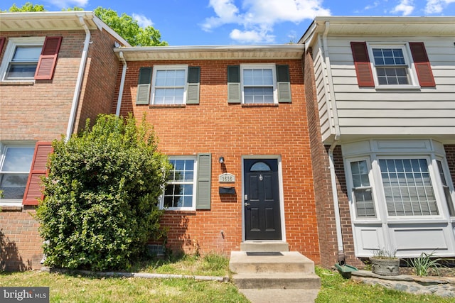 townhome / multi-family property featuring brick siding