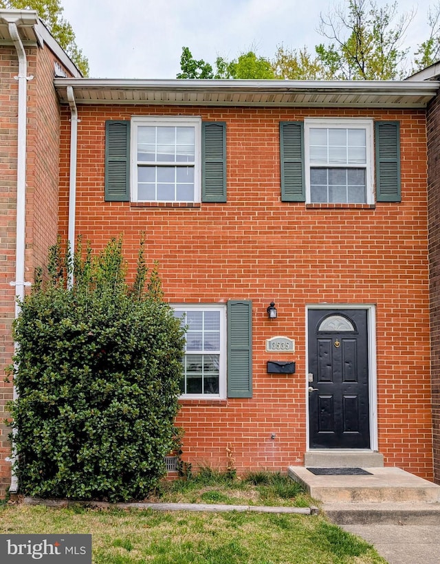 townhome / multi-family property with brick siding