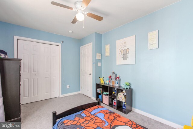 bedroom featuring baseboards, carpet floors, a ceiling fan, and a closet