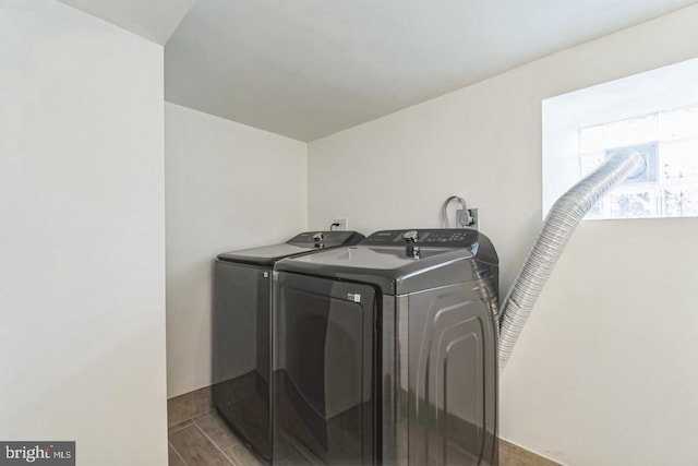 2954 Cedar St, Philadelphia, PA 19134 - washroom with independent washer and dryer, baseboards, and laundry area