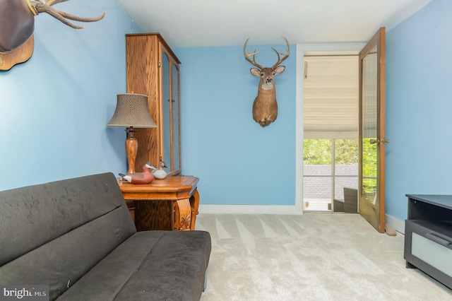 living area with carpet flooring and baseboards