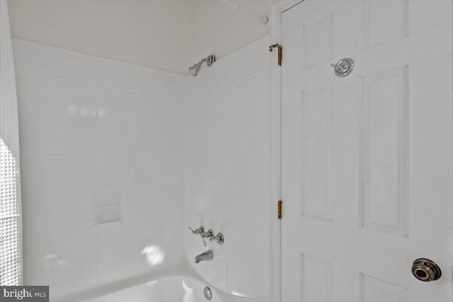 full bath with shower / washtub combination