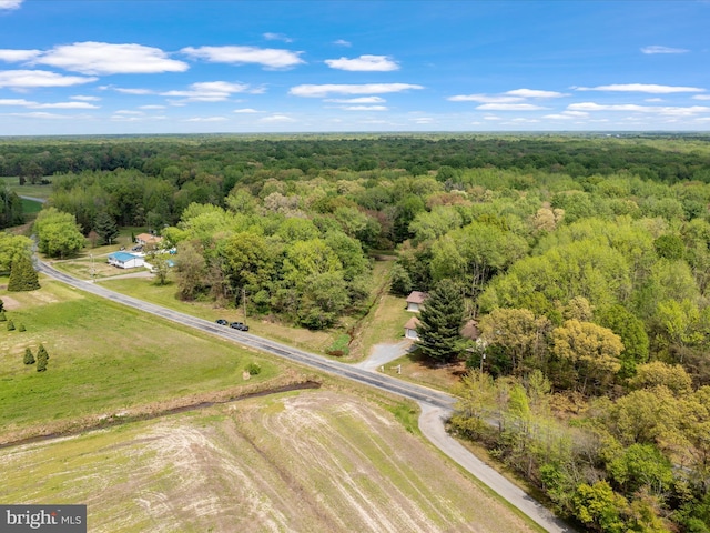 birds eye view of property featuring a forest view