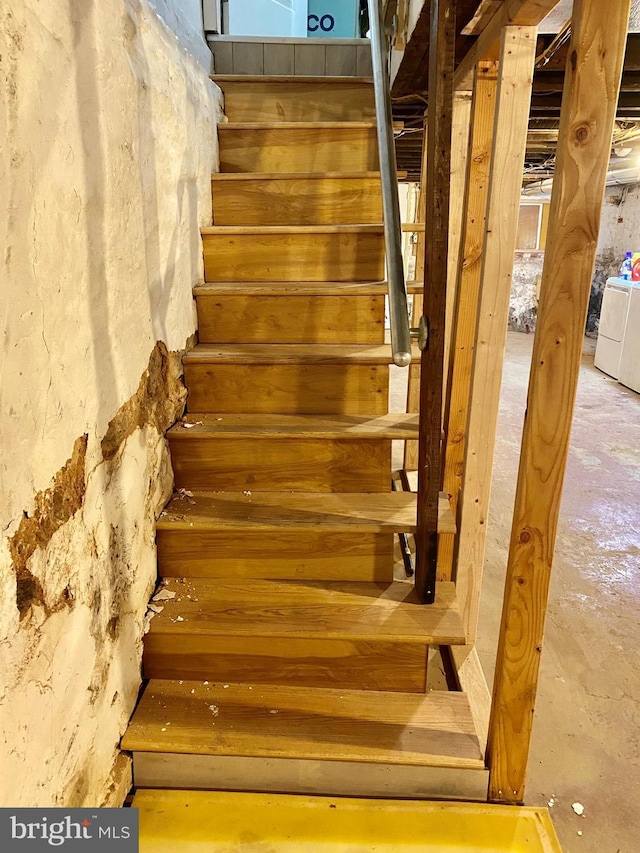 stairway with washer / dryer
