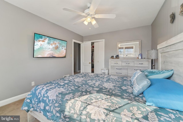 carpeted bedroom featuring baseboards, a ceiling fan, and a closet