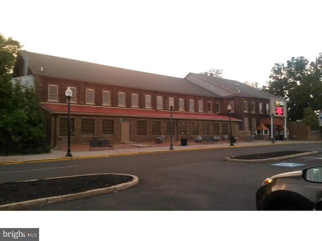 625 Lamberton St, Trenton, NJ 08611 - view of building exterior with uncovered parking