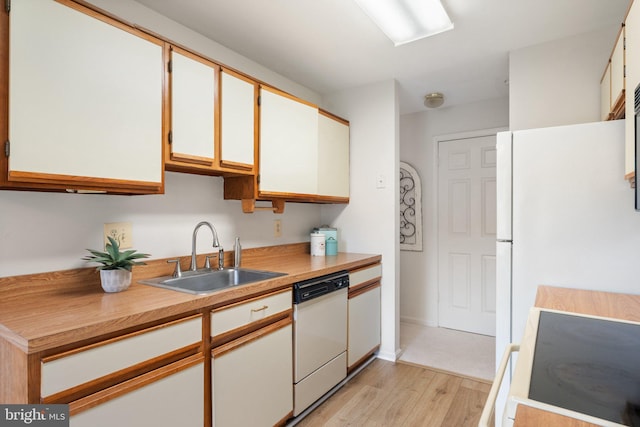 9552 Cannoneer Ct Unit 204, Manassas, VA 20110 - kitchen with dishwasher, a sink, light wood-style flooring, light countertops, and range