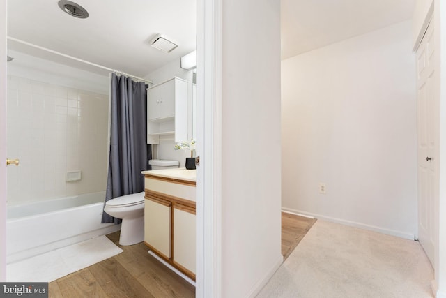 9552 Cannoneer Ct Unit 204, Manassas, VA 20110 - bathroom with vanity, toilet, and shower / tub combo