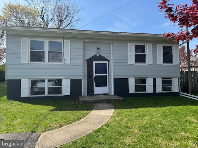 1788 Temple Ave, Lancaster, PA 17603 - split foyer home with fence and a front lawn