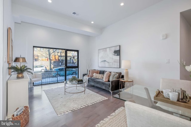 living area featuring visible vents, wood finished floors, and recessed lighting