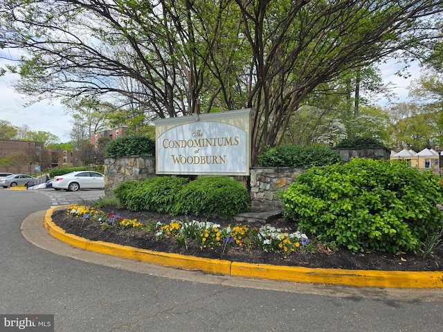 3376 Woodburn Rd Unit 33, Annandale, VA 22003 - community sign with uncovered parking