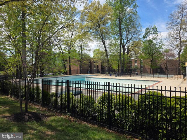 3376 Woodburn Rd Unit 33, Annandale, VA 22003 - community pool with fence
