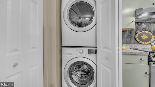501 Tulip Rd, Riva, MD 21140 - washroom with stacked washer / dryer
