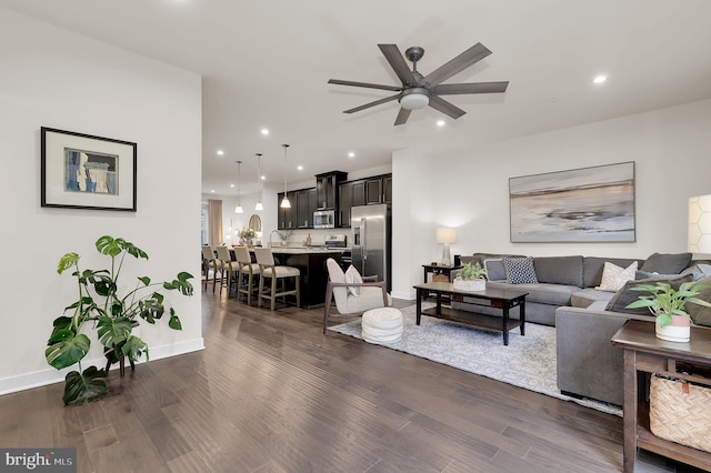 living area featuring ceiling fan, dark wood finished floors, recessed lighting, and baseboards