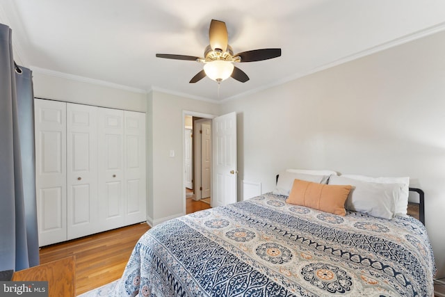 8807 Falkstone Ln, Alexandria, VA 22309 - bedroom featuring ornamental molding, a closet, a ceiling fan, and wood finished floors