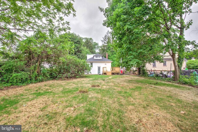 615 Burke Ave, Jenkintown, PA 19046 - view of yard with a deck