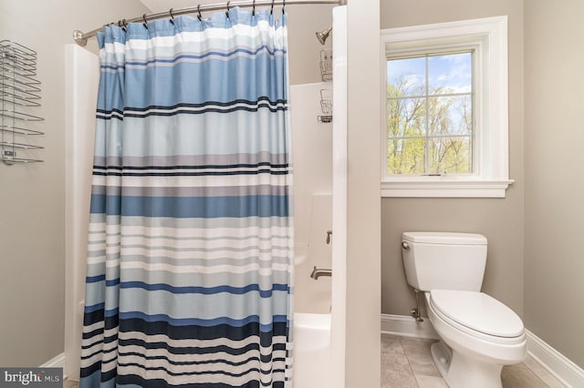 890 Hobart Rd, Hanover, PA 17331 - bathroom featuring baseboards, toilet, and shower / bath combo
