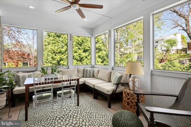 sunroom / solarium with outdoor lounge area and a ceiling fan