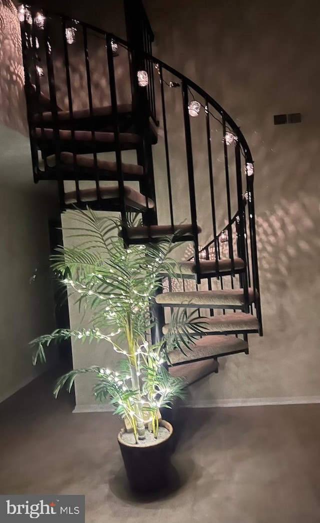 stairway featuring finished concrete flooring