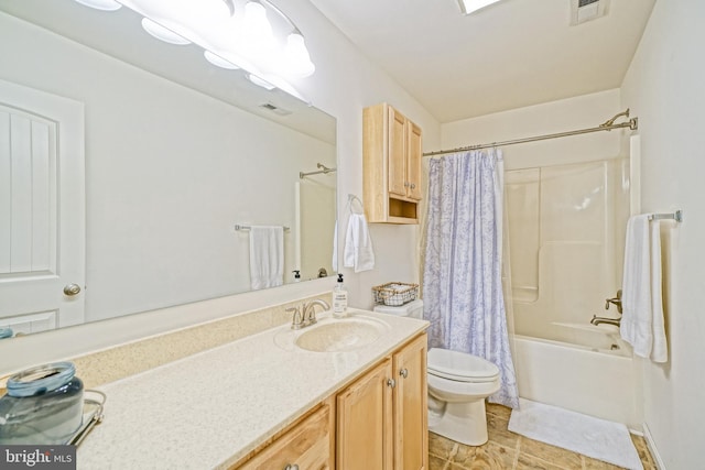 full bathroom featuring visible vents, shower / bath combo, toilet, and vanity
