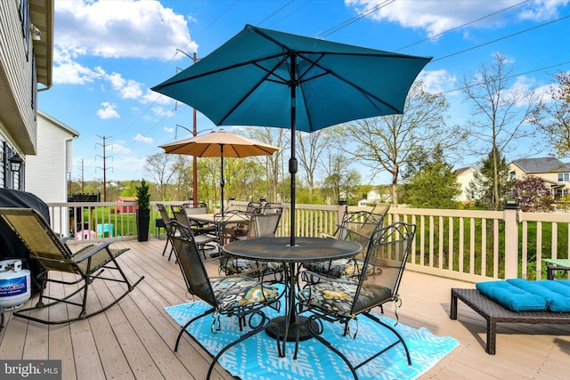 deck with outdoor dining space
