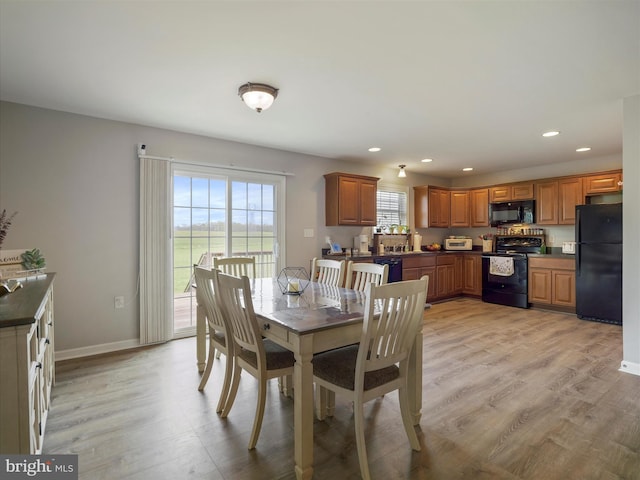 dining area featuring light wood-style flooring, baseboards, and recessed lighting