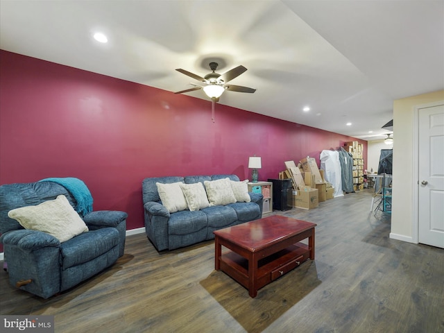 living area featuring recessed lighting, wood finished floors, a ceiling fan, and baseboards