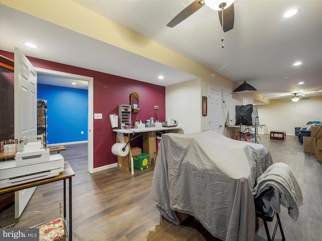 living room with wood finished floors, recessed lighting, and ceiling fan