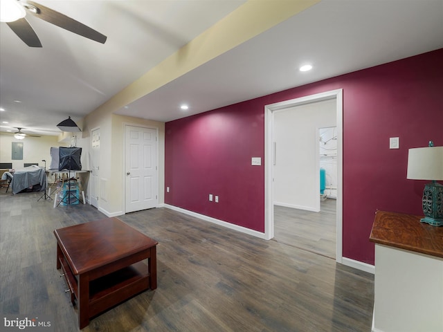 living room with baseboards, a ceiling fan, wood finished floors, and recessed lighting
