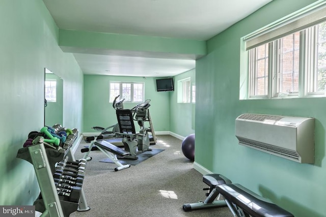 workout area with baseboards and carpet