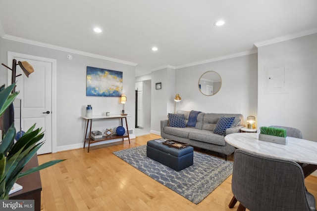 living area with baseboards, recessed lighting, ornamental molding, and light wood-style flooring