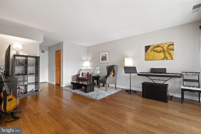 18 Canterbury Sq Unit 302, Alexandria, VA 22304 - living area featuring baseboards, visible vents, and wood finished floors