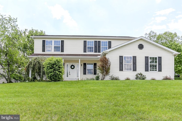 view of front of home featuring a front yard