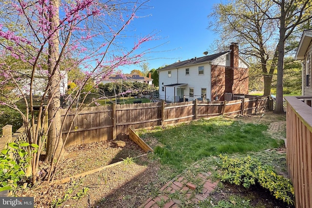 4500 Hadrian Ct, Alexandria, VA 22310 - view of yard with fence