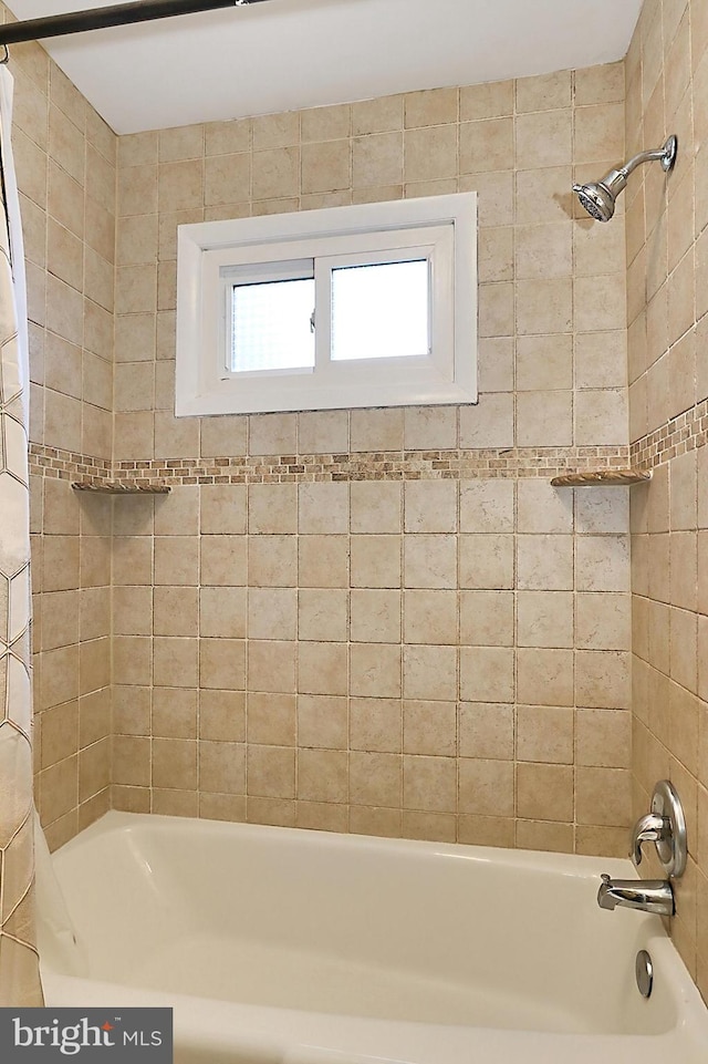 4500 Hadrian Ct, Alexandria, VA 22310 - full bathroom featuring shower / tub combo with curtain