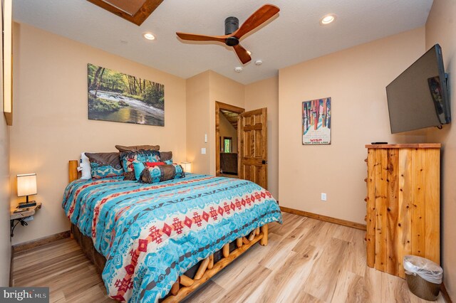 17 Green Jacket Ct, Mc Henry, MD 21541 - bedroom featuring light wood-type flooring, recessed lighting, and baseboards