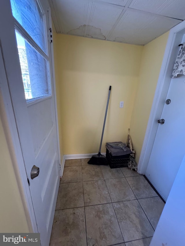 washroom featuring tile patterned floors and baseboards