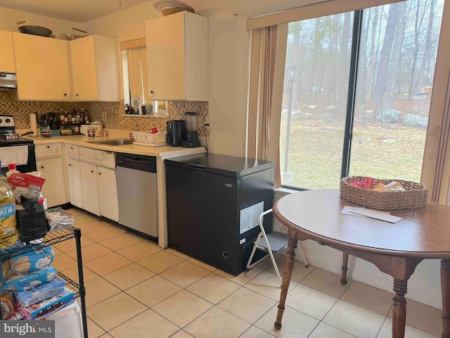 3322 Windermere Dr, Bushkill, PA 18324 - kitchen with range with electric cooktop, fridge, decorative backsplash, dishwasher, and under cabinet range hood
